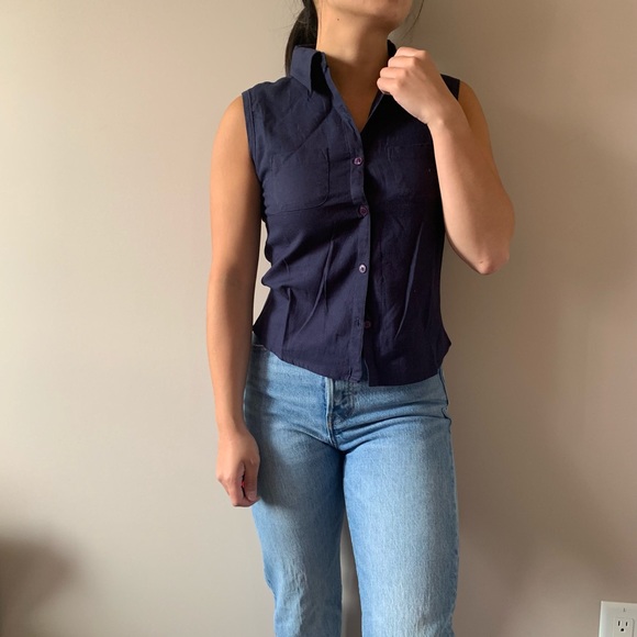 VINTAGE Sleeveless button up - Picture 2 of 4